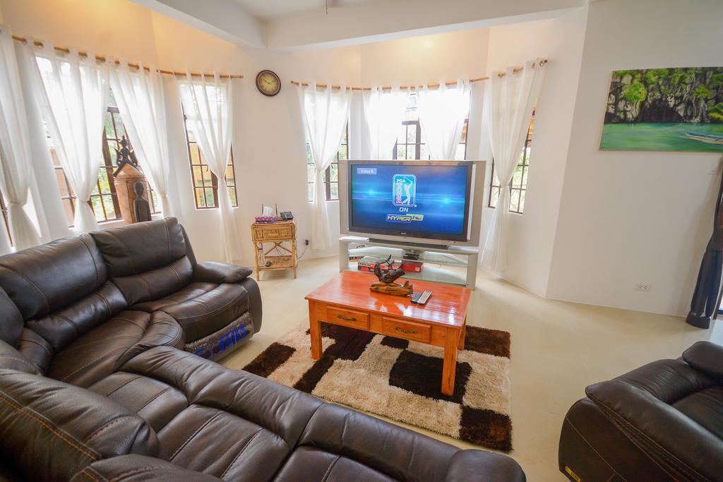 Hilltop Pool And Villa Puerto Princesa Ngoại thất bức ảnh