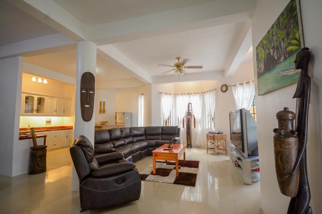 Hilltop Pool And Villa Puerto Princesa Ngoại thất bức ảnh