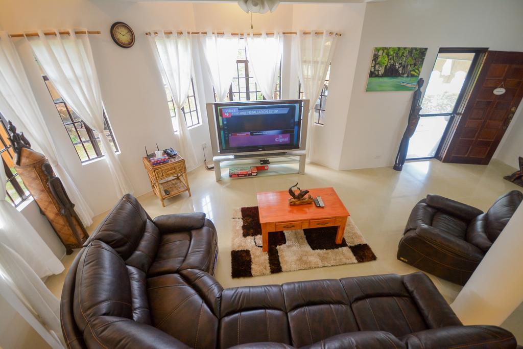 Hilltop Pool And Villa Puerto Princesa Ngoại thất bức ảnh