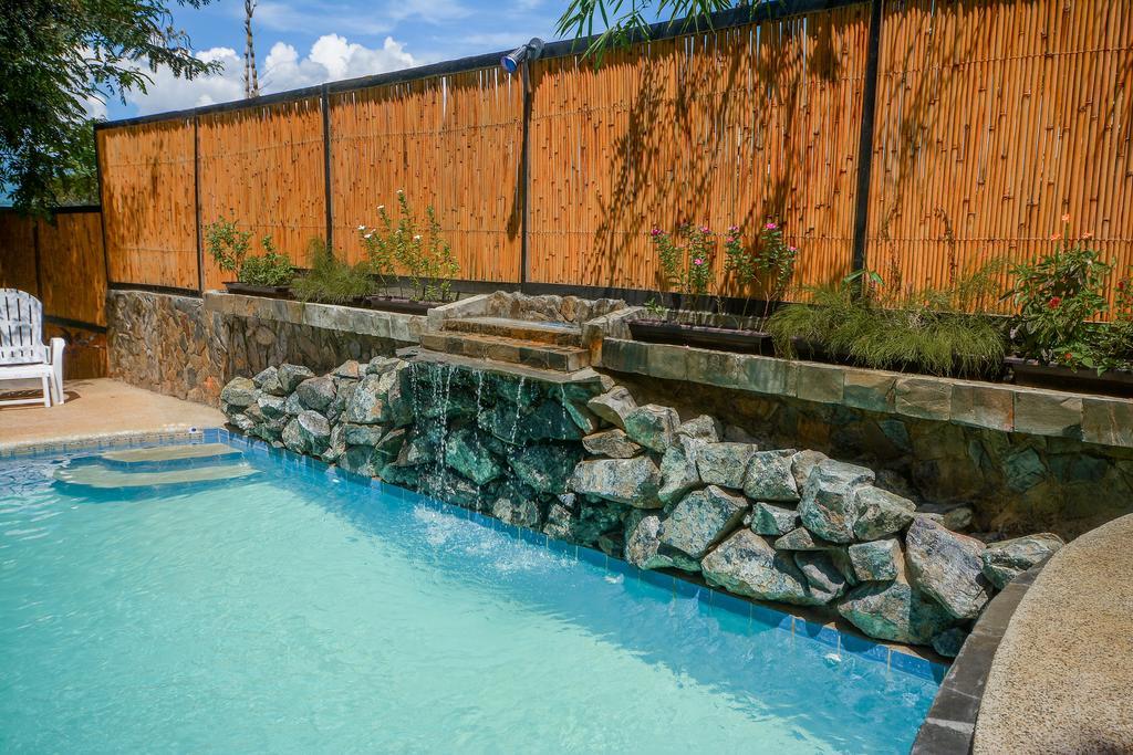 Hilltop Pool And Villa Puerto Princesa Ngoại thất bức ảnh