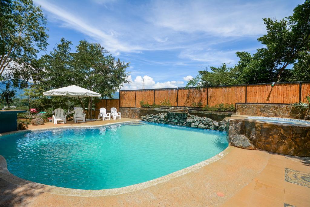 Hilltop Pool And Villa Puerto Princesa Ngoại thất bức ảnh