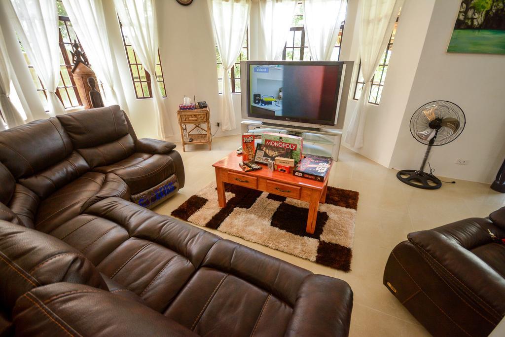 Hilltop Pool And Villa Puerto Princesa Ngoại thất bức ảnh