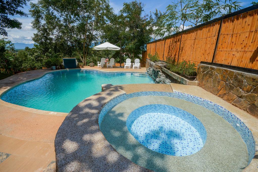 Hilltop Pool And Villa Puerto Princesa Ngoại thất bức ảnh